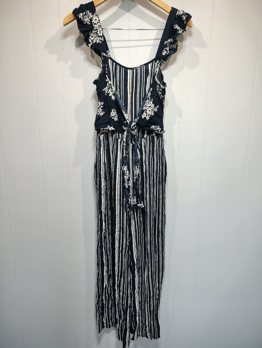 Altard State Jumpsuit Navy White size Medium Floral Ruffle Feminine